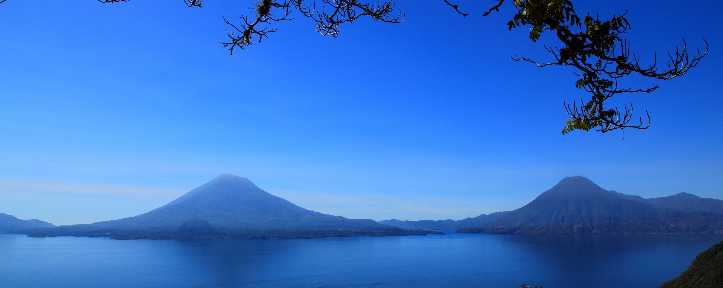 Lago de Atitlán y sus volcanes, Guatemala